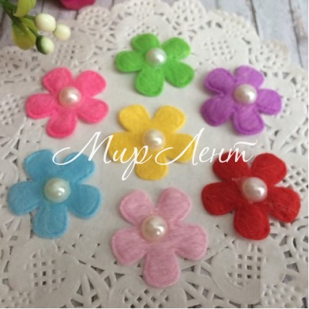 Квіточка з фетру з перлами, 2,5 см, кольоровий мікс