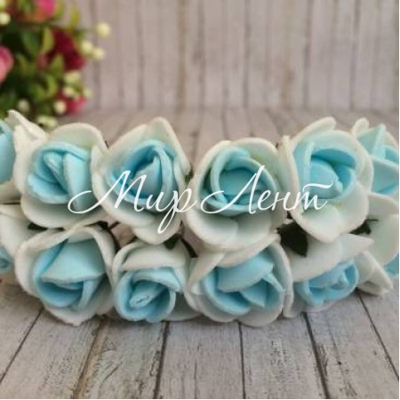 Роза 1,5-2 см, бело-светло-голубая, 12 цветочков в пучке