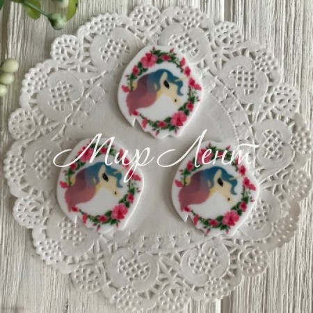 Кабошон, 3 х 4 см, єдиноріг з обідком із квітів