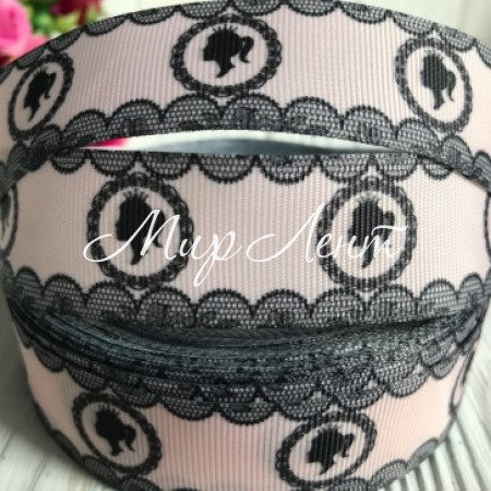 Репс 2,5 см, королева в колі з ажуром на пудровому