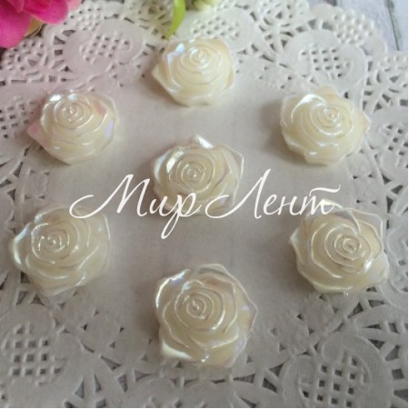 Середина троянда з перламутром, 19 мм, молочний