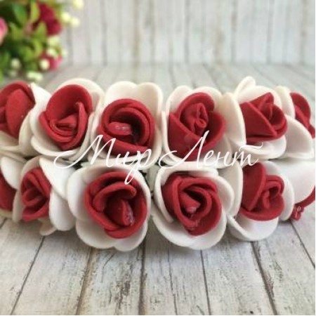 Роза 1,5-2 см, бело-бордовая, 12 цветочков в пучке