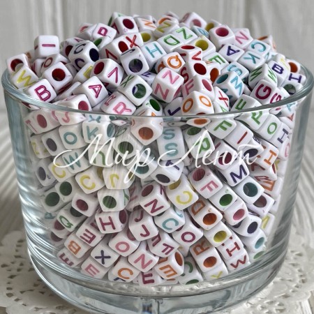 Бусина буква, 6 мм, квадрат (біло-кольоровий мікс), маленький пакет 100 г