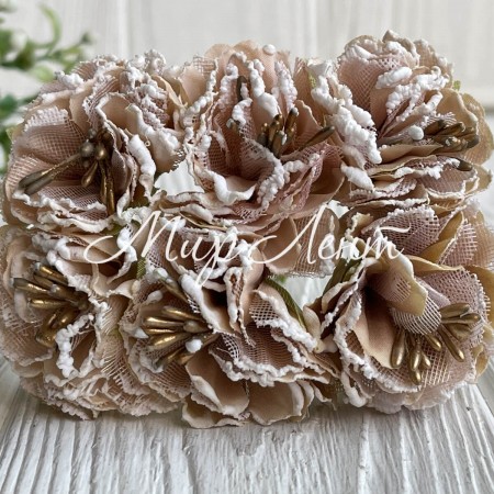 Хризантема тканинна з білим кантом, 4,5 см, топлене молоко, пучок