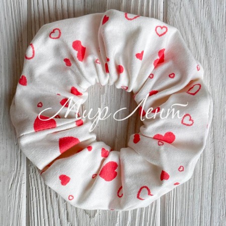 Скранч турецкий трикотаж, 12 см, белый с малиновыми сердечками, шт.