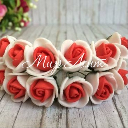 Роза 1,5-2 см, бело-красная, 12 цветочков в пучке