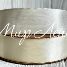 Атлас двосторонній (преміум), 2,5 см, молочний, метр