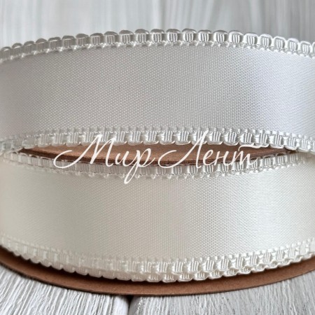 Атлас двосторонній з кантом, 2,5 см, молочний, метр