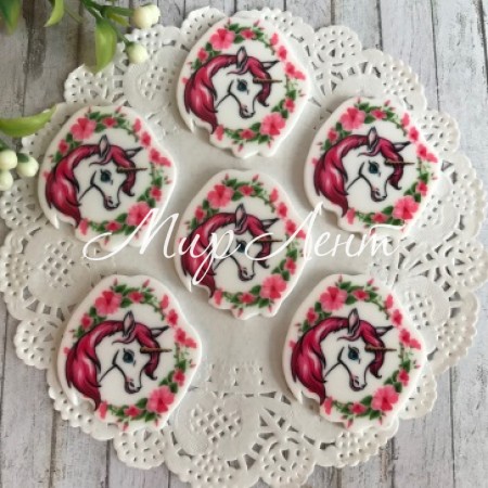 Кабошон, єдиноріг з квітами, 3,4 х 3,2 см, біло-малиновий