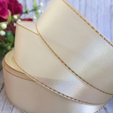 Атлас із люрексом 2,5 см (золото), молочний, рулон 33 м