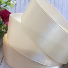 Атлас 2,5 см, молочний, метр