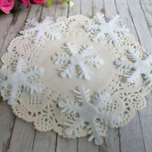 Фетрові сніжинки середні, 4 см, білі, ціна за 1 шт.