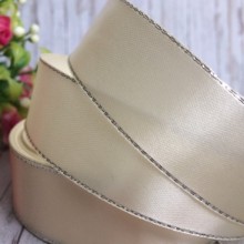 Атлас із люрексом 2,5 см (срібло), молочний, рулон 27 м