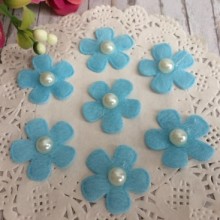 Квіточка з фетру з перлами, 2,5 см, блакитний