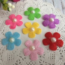 Квіточка з фетру з перлами, 2,5 см, кольоровий мікс