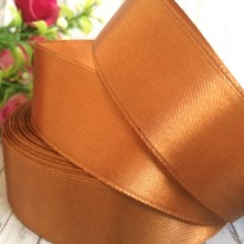 Атлас 2,5 см, карамельний, метр