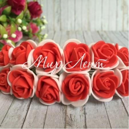 Троянда 2,2 см, біло-червона, 12 квіточок у пучку