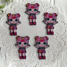 Кабошон Lol зі стразами, 3,5 см, в малинових шортах і з хвостиками, шт.