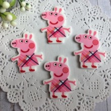 Кабошон, Свинка Пеппа, 3,4х2,7 см, рожева сукня з синьою смужкою