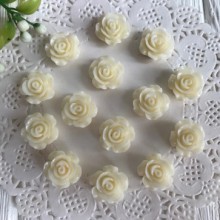 Серединка трояндочка, 2 см, молочна, шт.