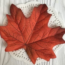 Листок клена без ніжки (середній), 11,5х9 см, червоний, шт.