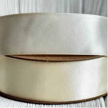 Атлас двосторонній (преміум), 2,5 см, молочний, метр