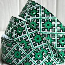 Репс 2,5 см, орнамент ромб, на зеленому, метр