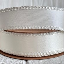 Атлас двосторонній з кантом, 2,5 см, молочний, метр