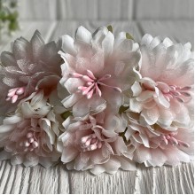 Хризантема тканинна з фатином, 4 см, біло-рожева, пучок