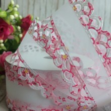 Капронова стрічка з мереживним краєм, 4 см, біло-світло-рожева.