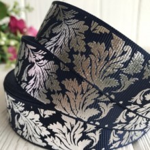 Репс фольга, 2,5 см, срібне листя на сапфіровому, метр