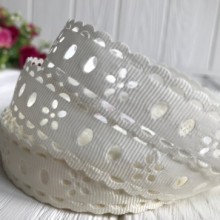 Репс з перфорацією, 2 см, молочна (квіточка)