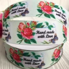 Репс 2,5 см, червоні троянди з написом Hand made, ніжно-салатовий