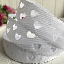 Репс 2,5 см, серця перфоровані, білий, метр