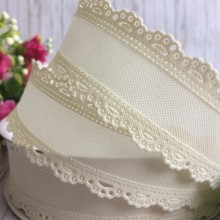Котонова стрічка з мереживним краєм, 3,3 см, молочний