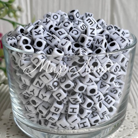 Бусина буква, 6 мм, квадрат (біло-чорна), маленький пакет 100 г