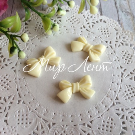 Бантик пластиковый, 2 см, молочный