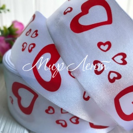 Атлас 4 см, серця великі, білий з червоним, метр