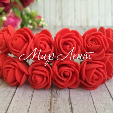 Троянда 2,2 см, червона, 12 квіточок у пучку