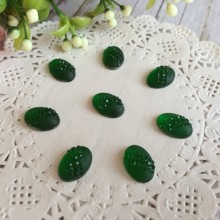 Серединка овальна, зелена