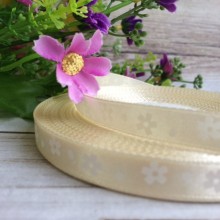 Атлас 0,9 см, квіточка велика, молочна, метр