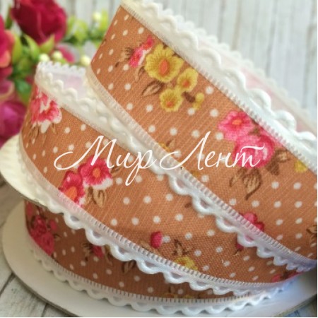 Стрічка з мереживним краєм (горох та троянди), 2,5 см, капучино